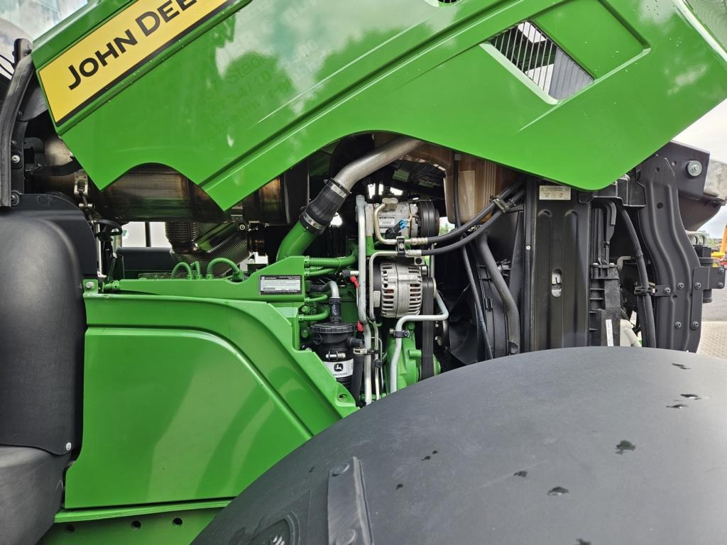 John Deere 6R195 - Farm tractor: picture 2 John Deere 6R195 - Farm tractor: picture 2