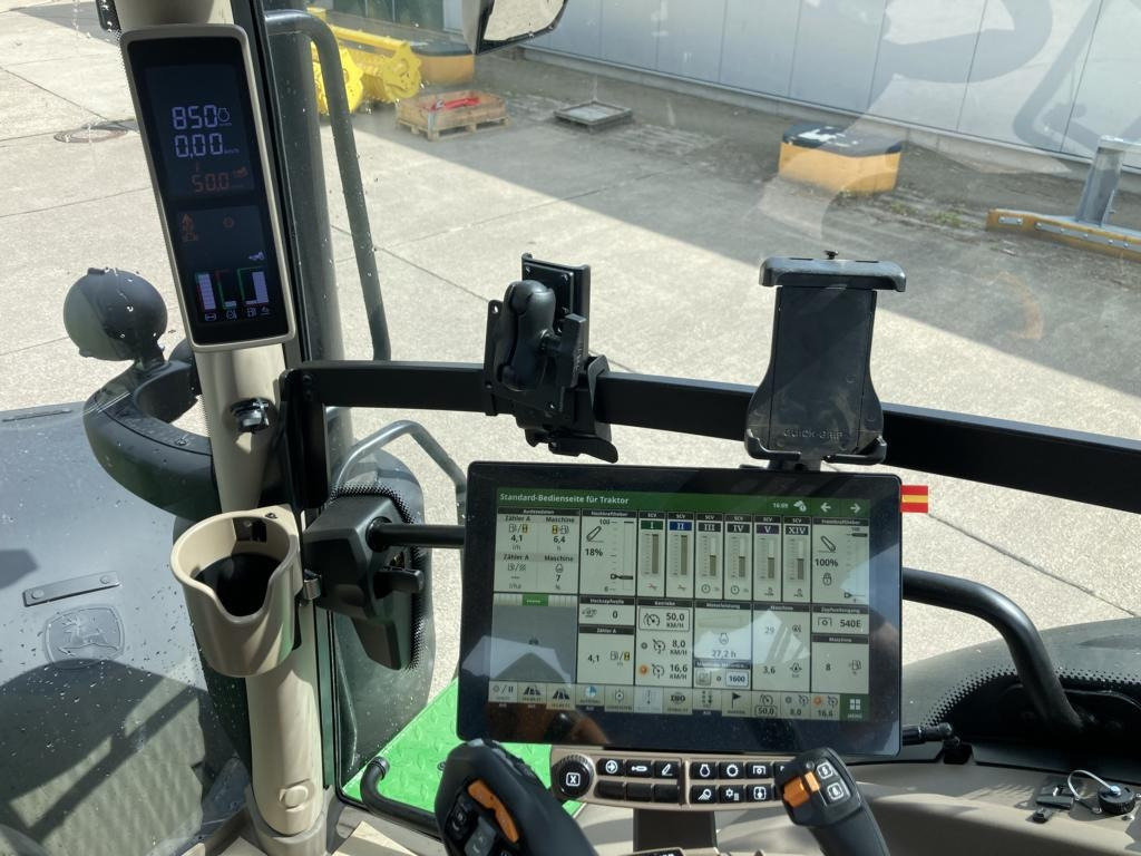 Farm tractor John Deere 6R250: picture 6