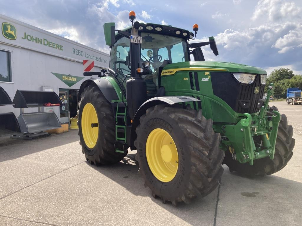 Farm tractor John Deere 6R250: picture 10