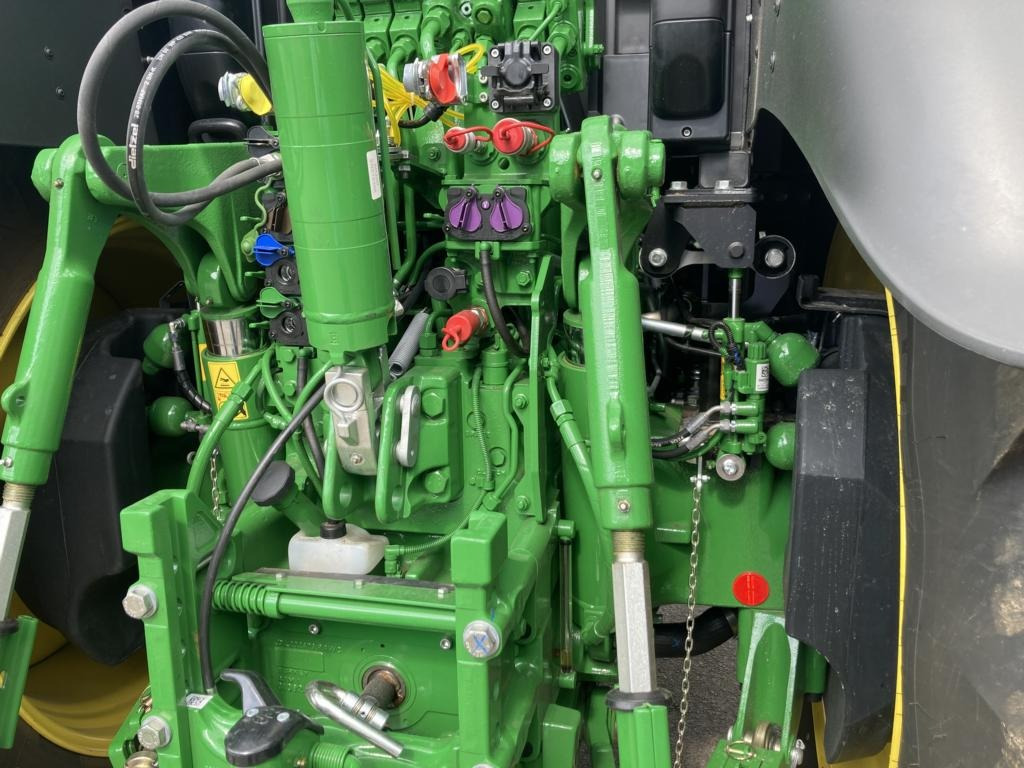 Farm tractor John Deere 6R250: picture 15