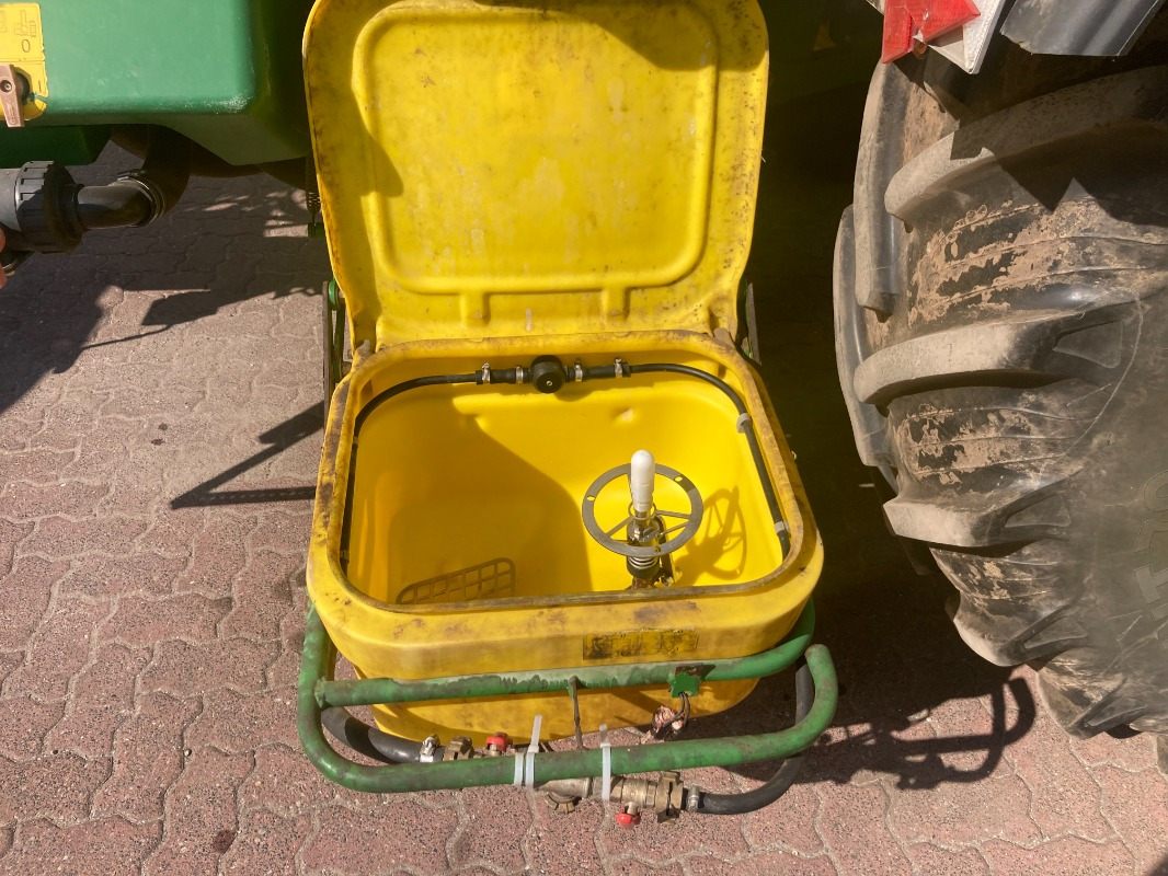 Sprayer John Deere 732: picture 9