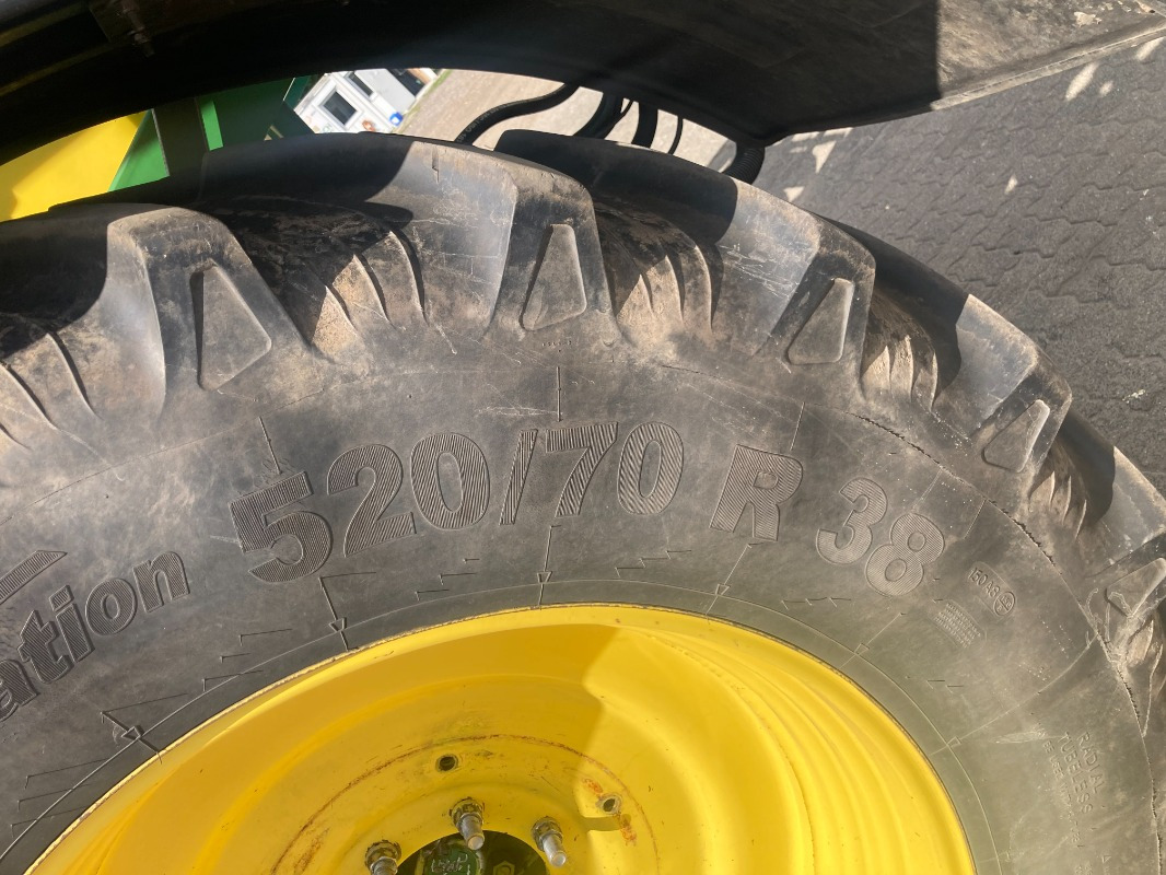 Sprayer John Deere 732: picture 17