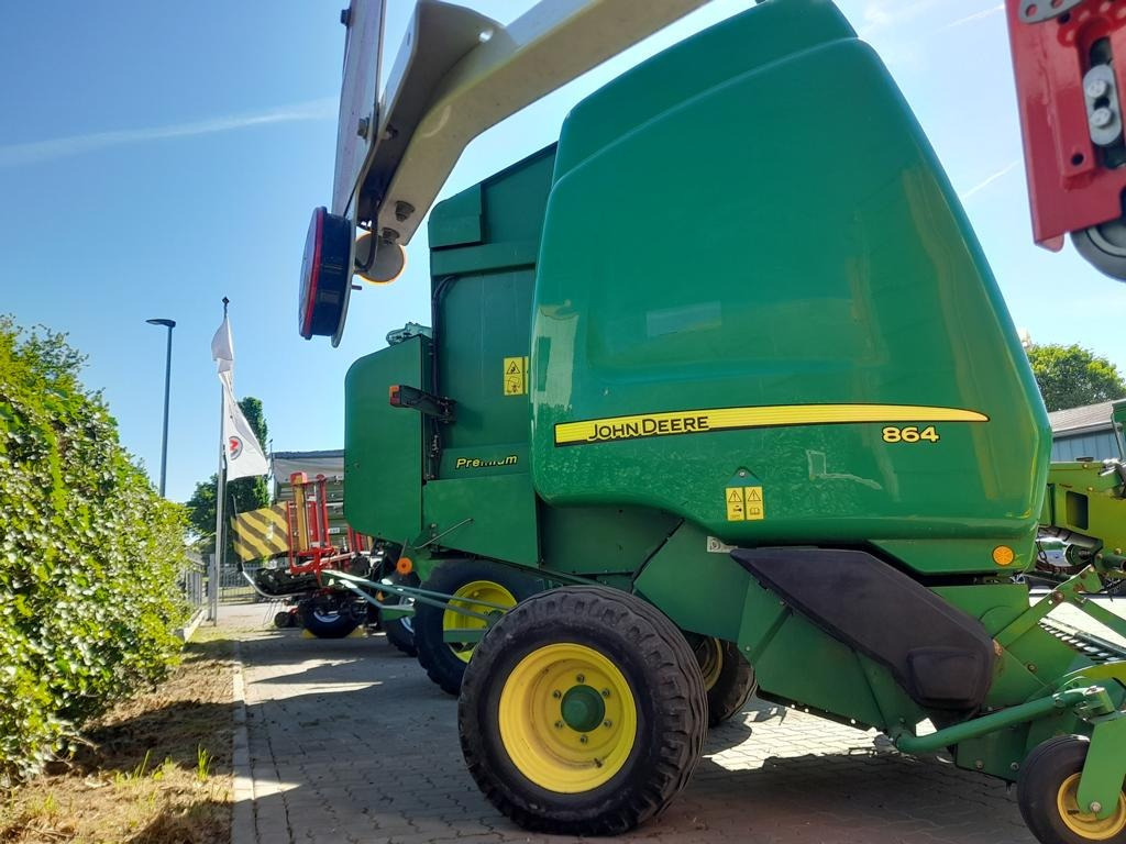 John Deere 864 Premium - Bale wrapper: picture 1 John Deere 864 Premium - Bale wrapper: picture 1
