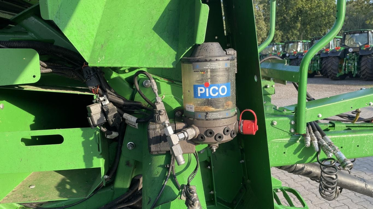 Hay and forage equipment John Deere C441R: picture 21 Hay and forage equipment John Deere C441R: picture 21