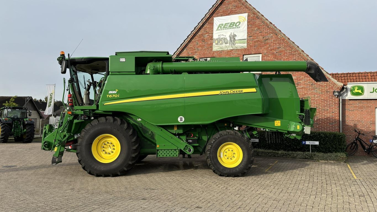 Combine harvester John Deere T660: picture 47