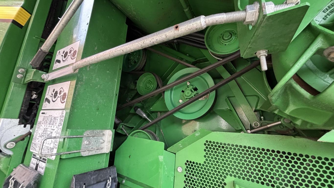 Combine harvester John Deere T660: picture 21