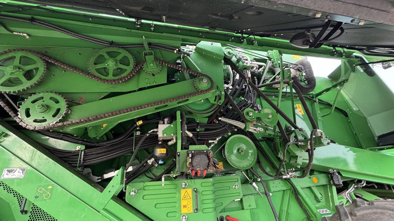 Combine harvester John Deere T660: picture 30