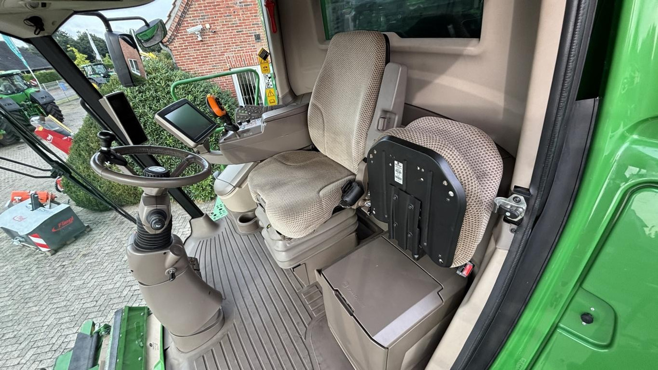 Combine harvester John Deere T660: picture 8