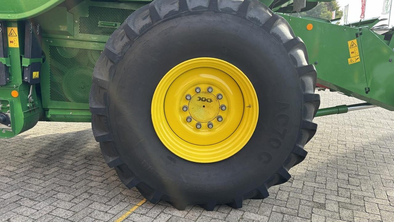 Combine harvester John Deere T660: picture 38