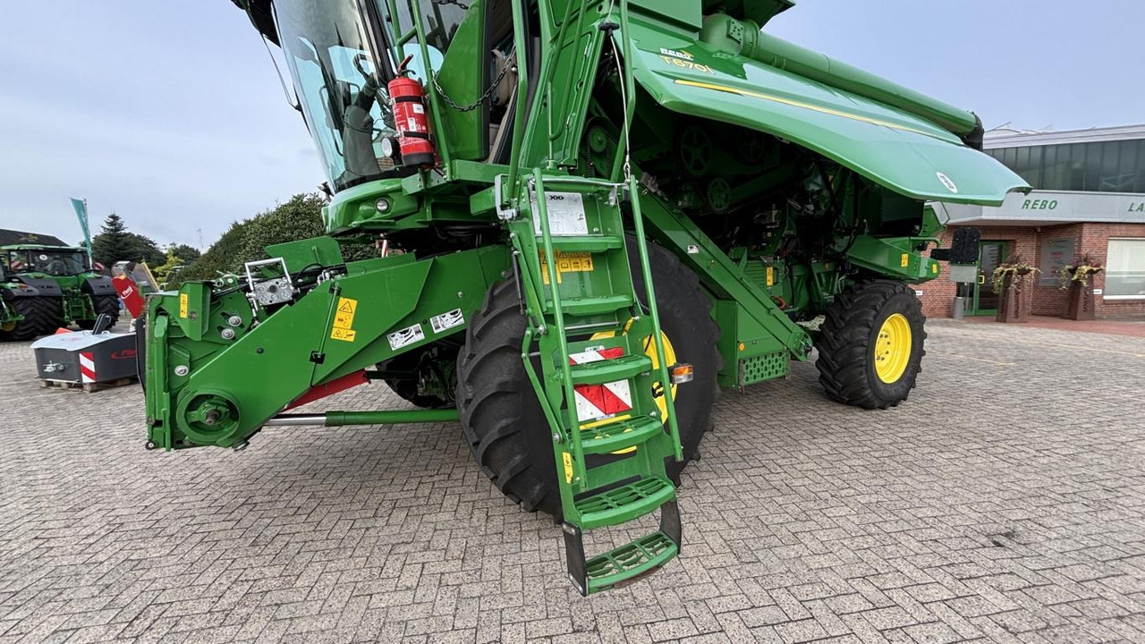 Combine harvester John Deere T660: picture 33