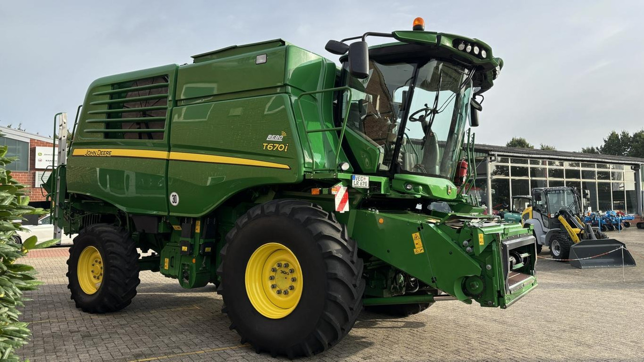 Combine harvester John Deere T660: picture 46