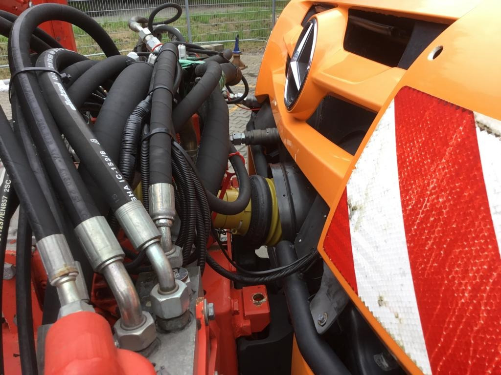 Utility/ Special vehicle Mercedes-Benz UNIMOG U 527: picture 19