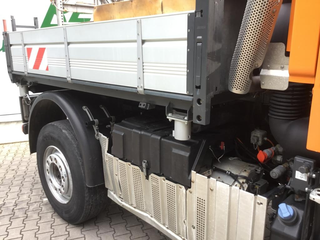 Utility/ Special vehicle Mercedes-Benz UNIMOG U 527: picture 9