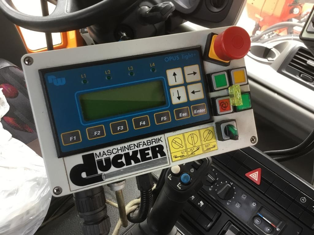 Utility/ Special vehicle Mercedes-Benz UNIMOG U 527: picture 27