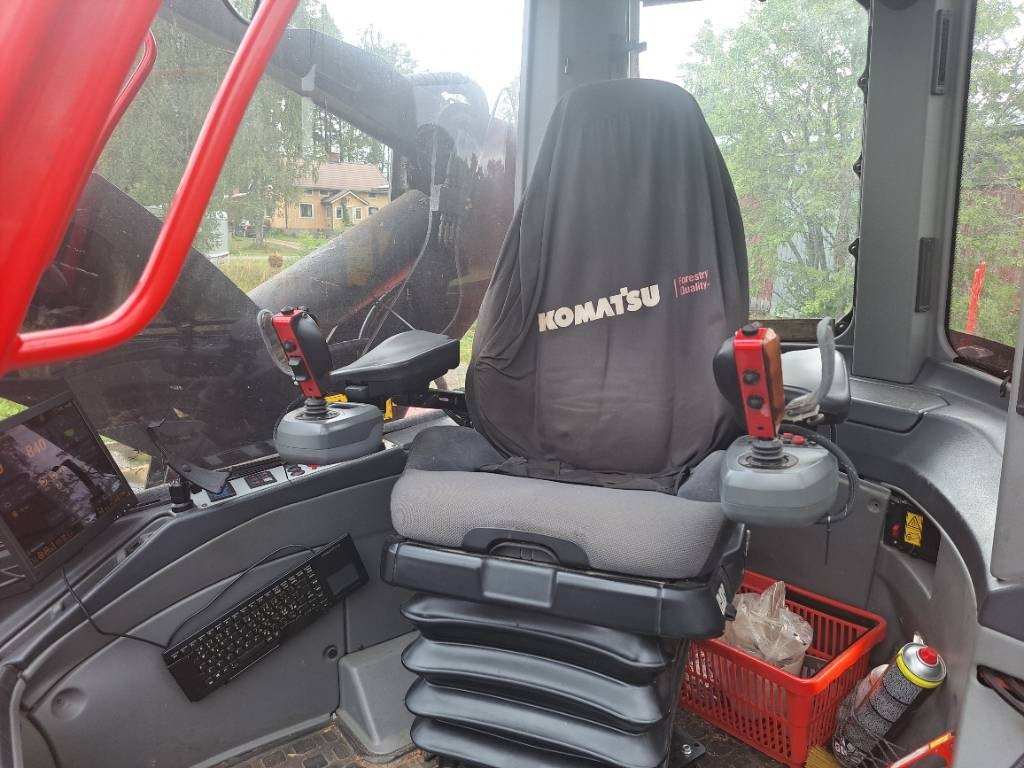 Forestry harvester Komatsu 911: picture 11