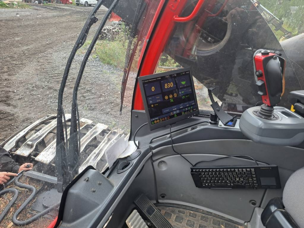 Forestry harvester Komatsu 911: picture 12