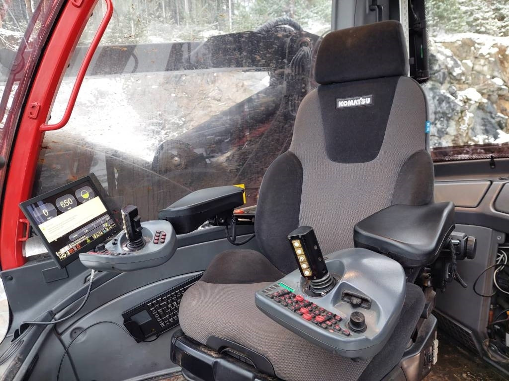 Forestry harvester Komatsu 931.2: picture 16