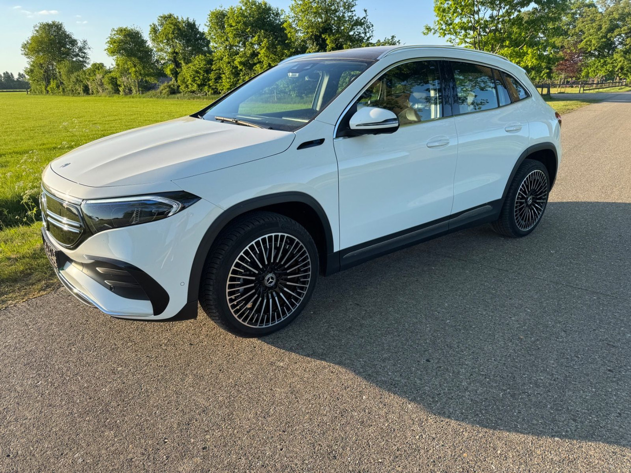 Mercedes-Benz EQA 250 AMG / Panorama / Camera / - Sedan: picture 4 Mercedes-Benz EQA 250 AMG / Panorama / Camera / - Sedan: picture 4