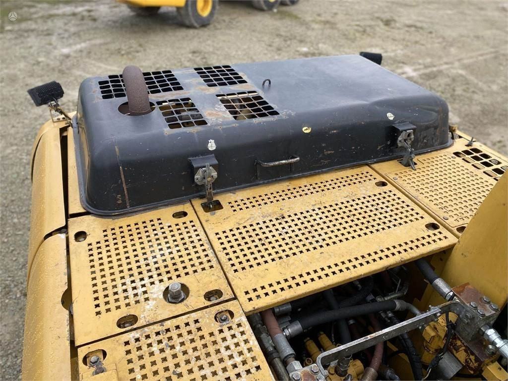 Crawler excavator CAT 318 CL: picture 18