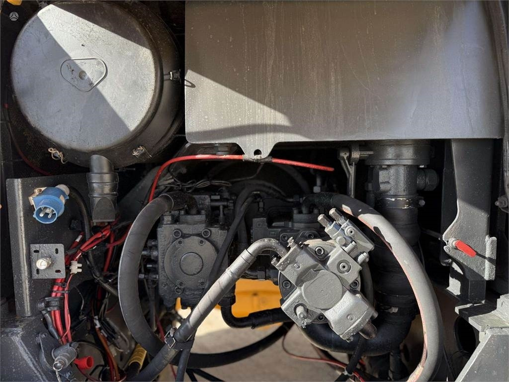 Wheel loader Liebherr L 550 , quick coupler: picture 10 Wheel loader Liebherr L 550 , quick coupler: picture 10