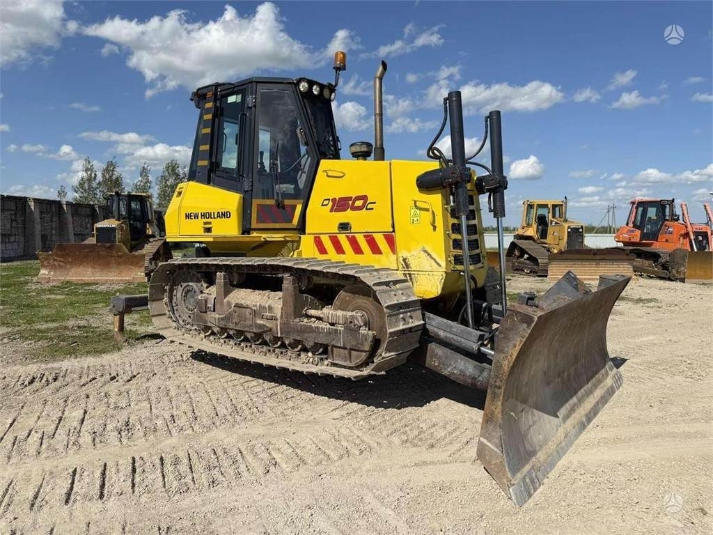 New Holland D150C Ripper  - Bulldozer: picture 3 New Holland D150C Ripper  - Bulldozer: picture 3