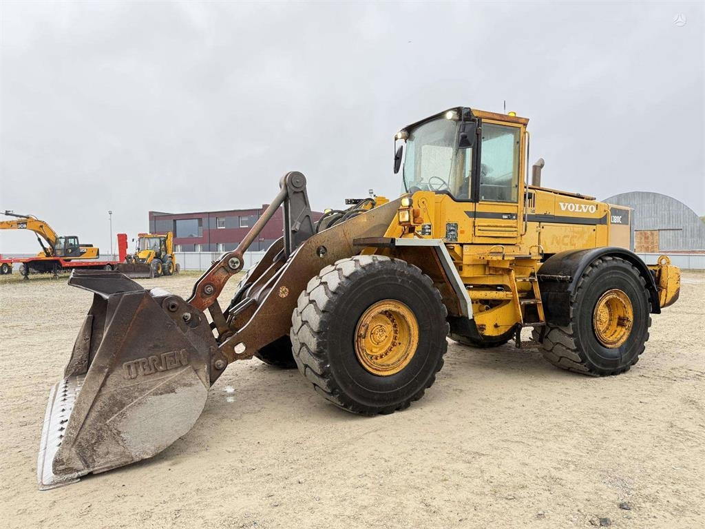Volvo L180C quick coupler - Wheel loader: picture 1 Volvo L180C quick coupler - Wheel loader: picture 1