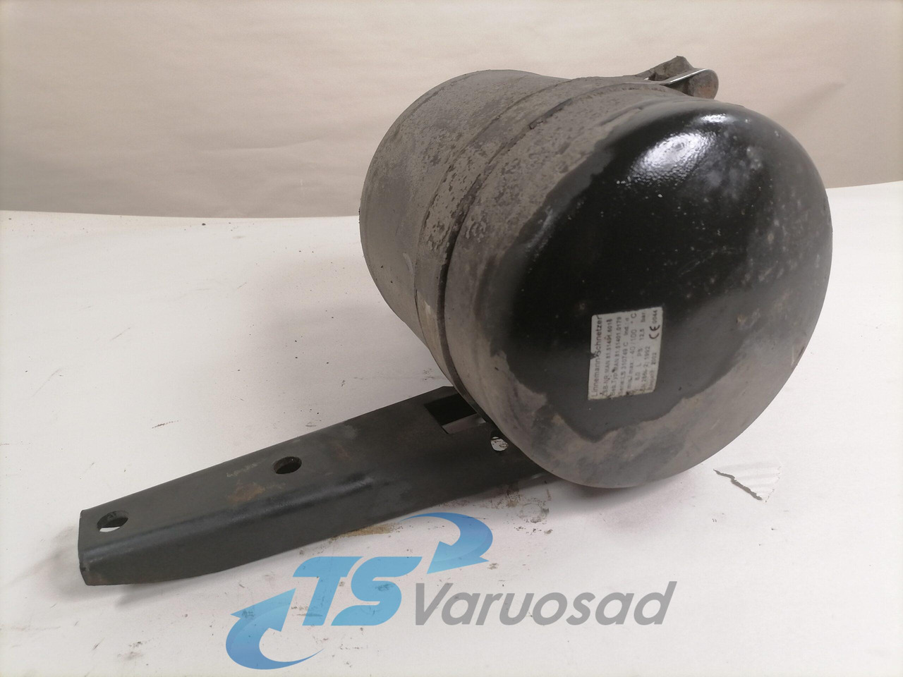 MAN Air tank 81514016016 - Universal part for Truck: picture 1 MAN Air tank 81514016016 - Universal part for Truck: picture 1