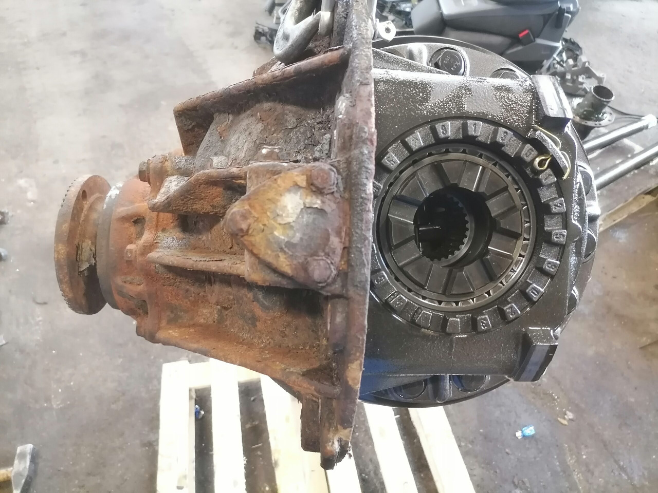 MAN Axel gear 3,7 81350106168 - Final drive for Truck: picture 3 MAN Axel gear 3,7 81350106168 - Final drive for Truck: picture 3