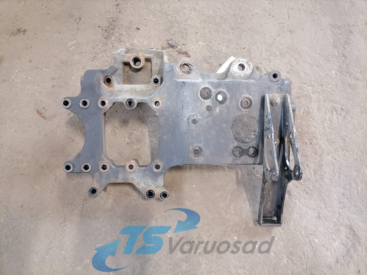 MAN Bracket 81413133013 - Frame/ Chassis for Truck: picture 2 MAN Bracket 81413133013 - Frame/ Chassis for Truck: picture 2