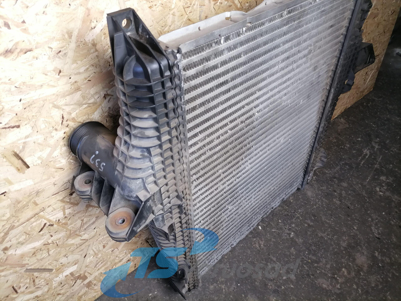MAN Intercooler radiator 81061006556 - Intercooler for Truck: picture 4 MAN Intercooler radiator 81061006556 - Intercooler for Truck: picture 4
