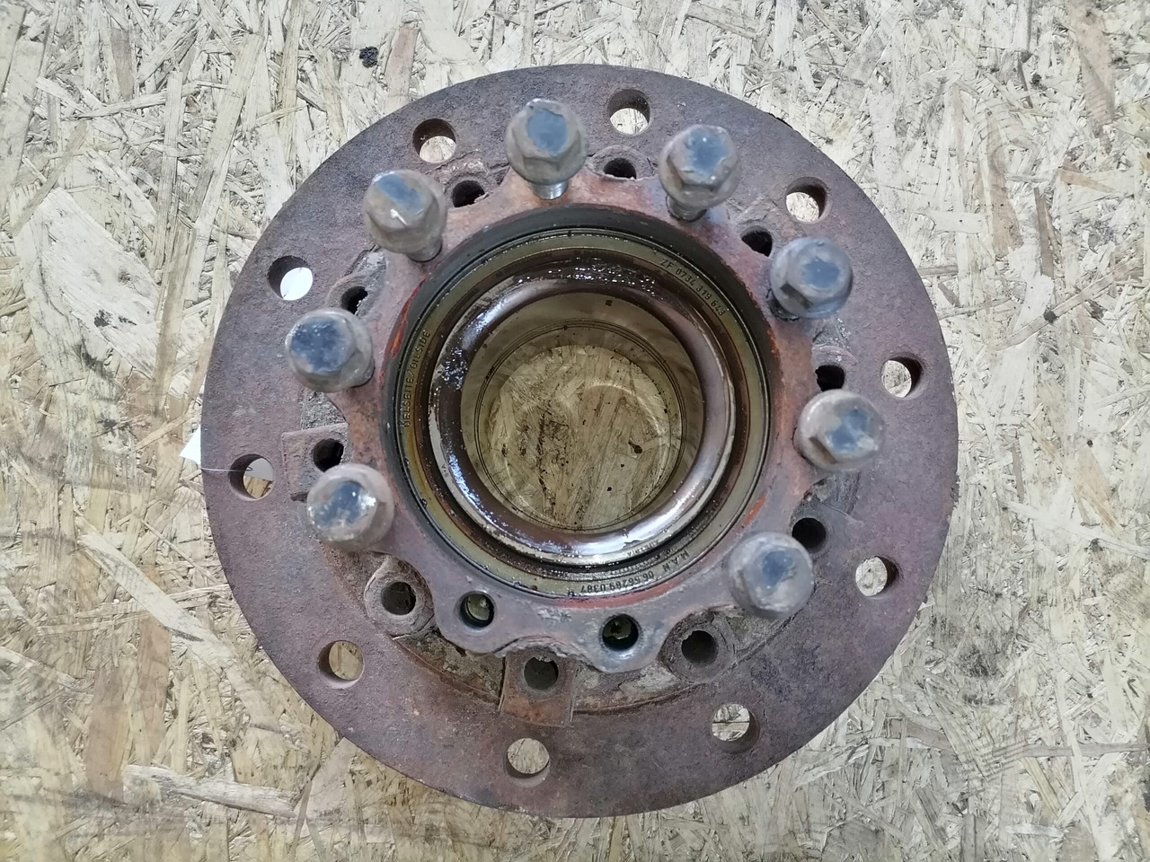 MAN Rear axel hub 81357010155 - Universal part for Truck: picture 3 MAN Rear axel hub 81357010155 - Universal part for Truck: picture 3