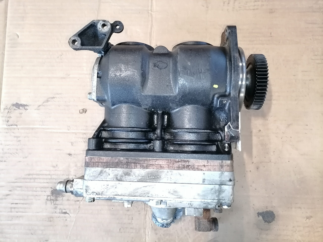 Mercedes-Benz Air compressor K165523N00 - Air brake compressor for Truck: picture 3 Mercedes-Benz Air compressor K165523N00 - Air brake compressor for Truck: picture 3