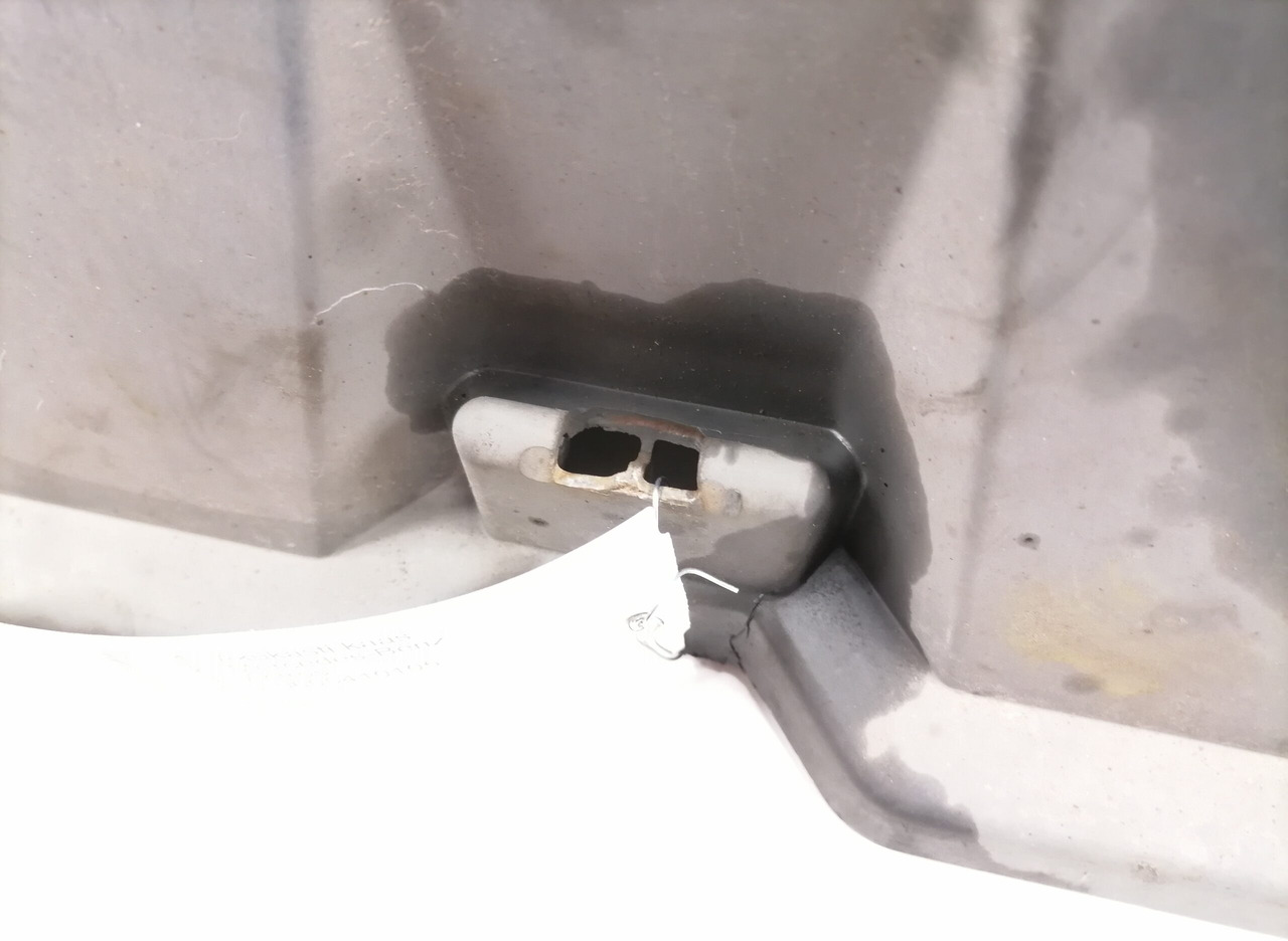 Mercedes-Benz Battery cover A9605410105 - Battery for Truck: picture 3 Mercedes-Benz Battery cover A9605410105 - Battery for Truck: picture 3