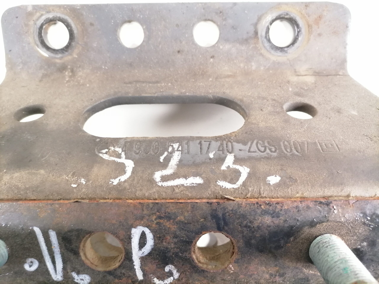 Mercedes-Benz Bracket A9605411740 - Frame/ Chassis for Truck: picture 3 Mercedes-Benz Bracket A9605411740 - Frame/ Chassis for Truck: picture 3