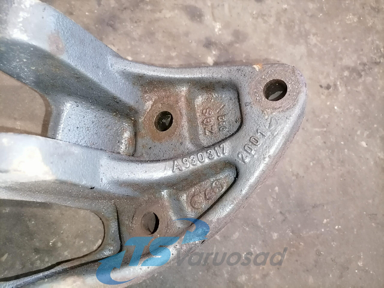 Mercedes-Benz Cab carrier A9303172001 - Cab suspension for Truck: picture 2 Mercedes-Benz Cab carrier A9303172001 - Cab suspension for Truck: picture 2