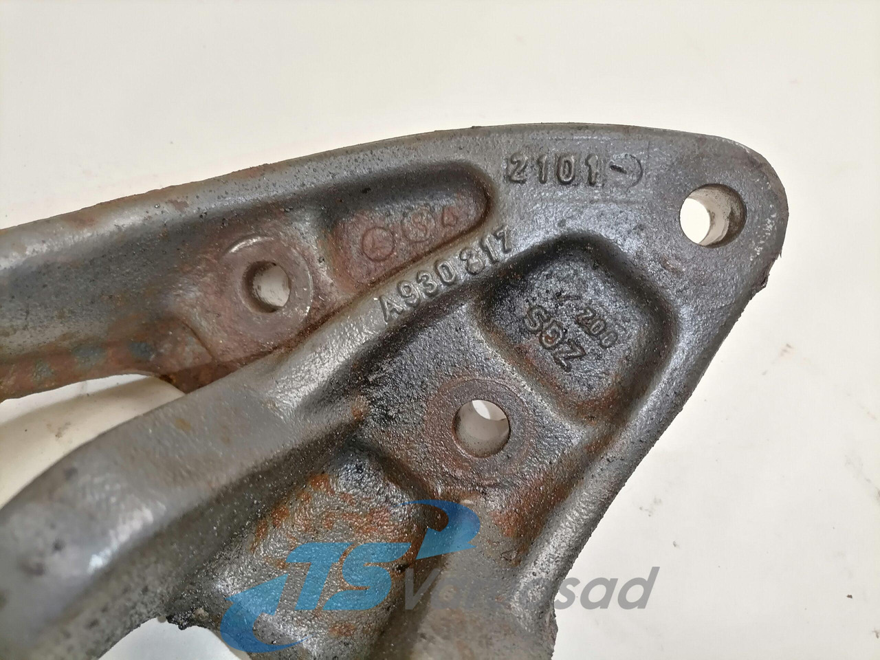 Mercedes-Benz Cab carrier A9303172101 - Cab suspension for Truck: picture 3 Mercedes-Benz Cab carrier A9303172101 - Cab suspension for Truck: picture 3