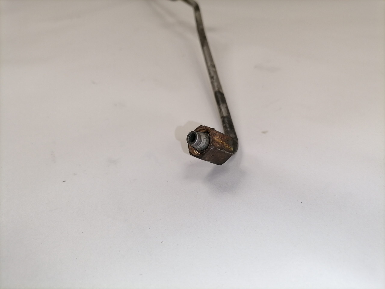 Mercedes-Benz Compressor air pipe A4710901537 - Air brake compressor for Truck: picture 2 Mercedes-Benz Compressor air pipe A4710901537 - Air brake compressor for Truck: picture 2