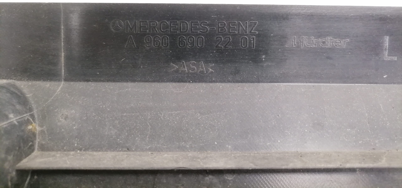 Mercedes-Benz Kabiini plastik A9606902201 - Universal part for Truck: picture 4 Mercedes-Benz Kabiini plastik A9606902201 - Universal part for Truck: picture 4