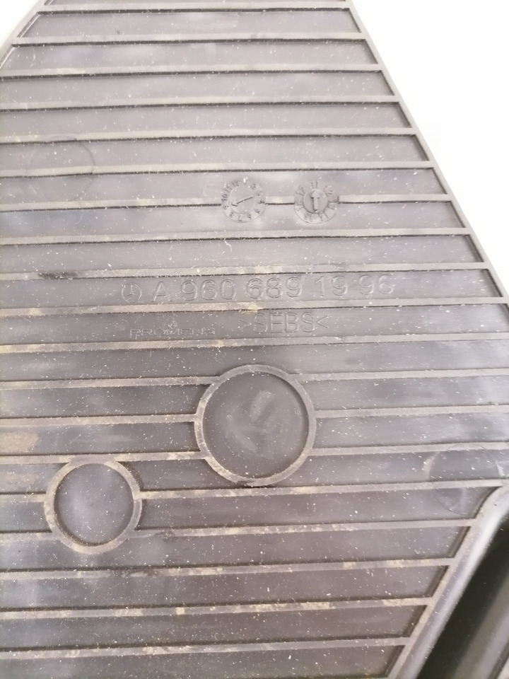 Mercedes-Benz Salongi plastik A9606891996 - Universal part for Truck: picture 2 Mercedes-Benz Salongi plastik A9606891996 - Universal part for Truck: picture 2
