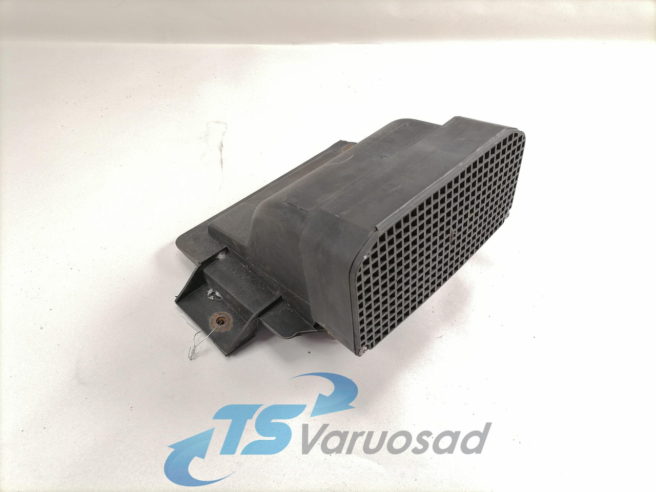 Renault Salongi õhufiltri korpus 5010483073 - Universal part for Truck: picture 1 Renault Salongi õhufiltri korpus 5010483073 - Universal part for Truck: picture 1