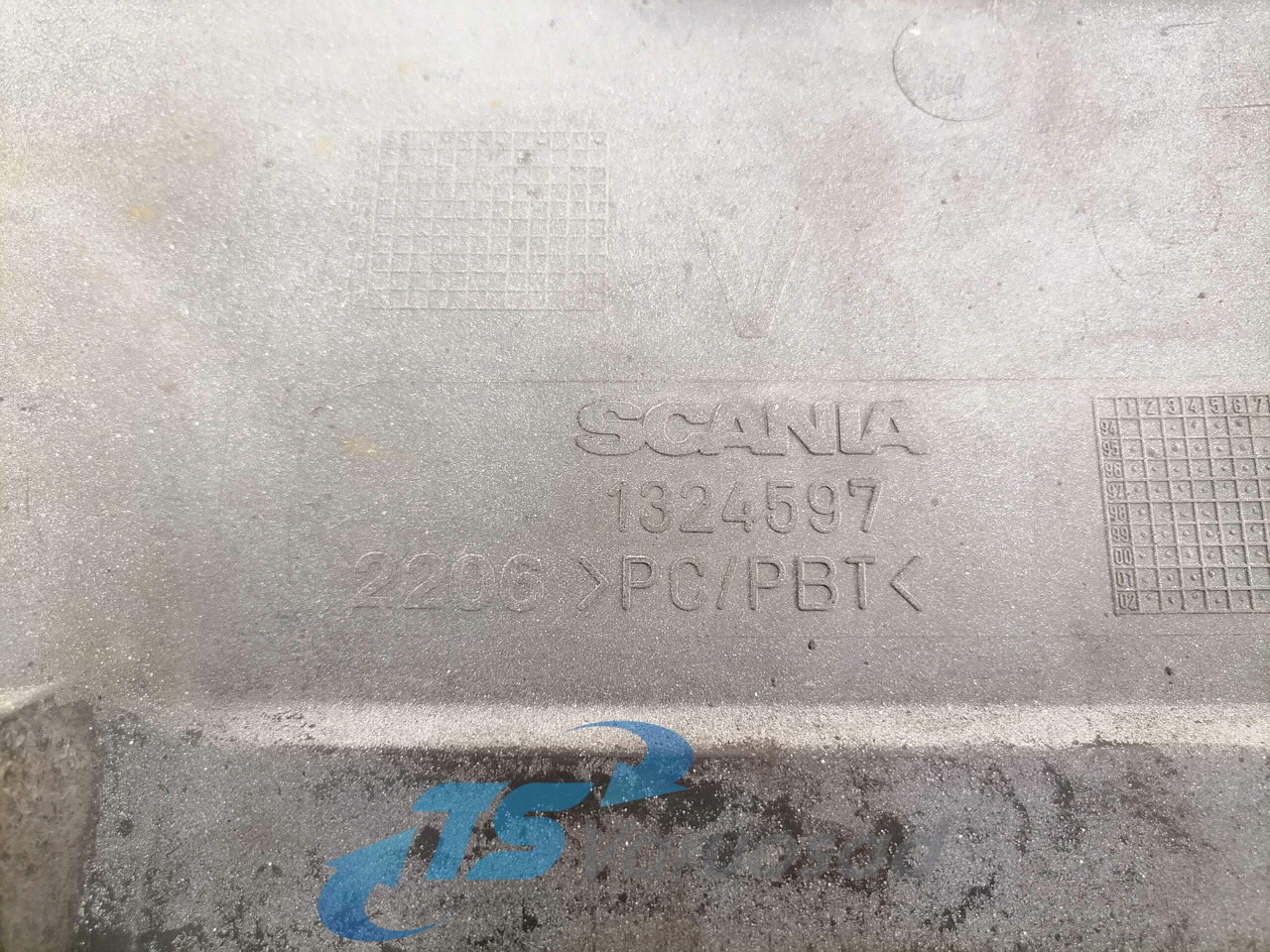 Scania Bumper cover 1324597 - Bumper corner for Truck: picture 4 Scania Bumper cover 1324597 - Bumper corner for Truck: picture 4