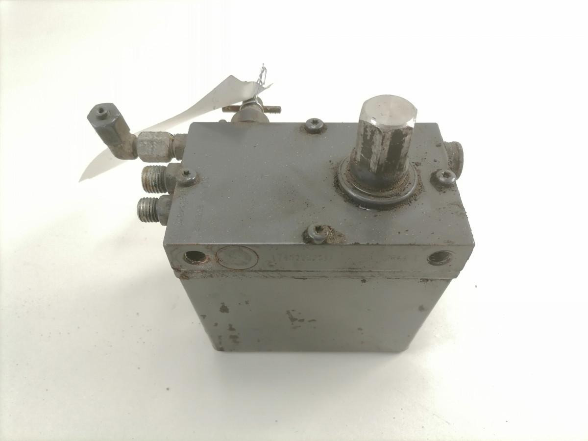 Scania Cab tilting pump 2081520 - Cab suspension for Truck: picture 3 Scania Cab tilting pump 2081520 - Cab suspension for Truck: picture 3