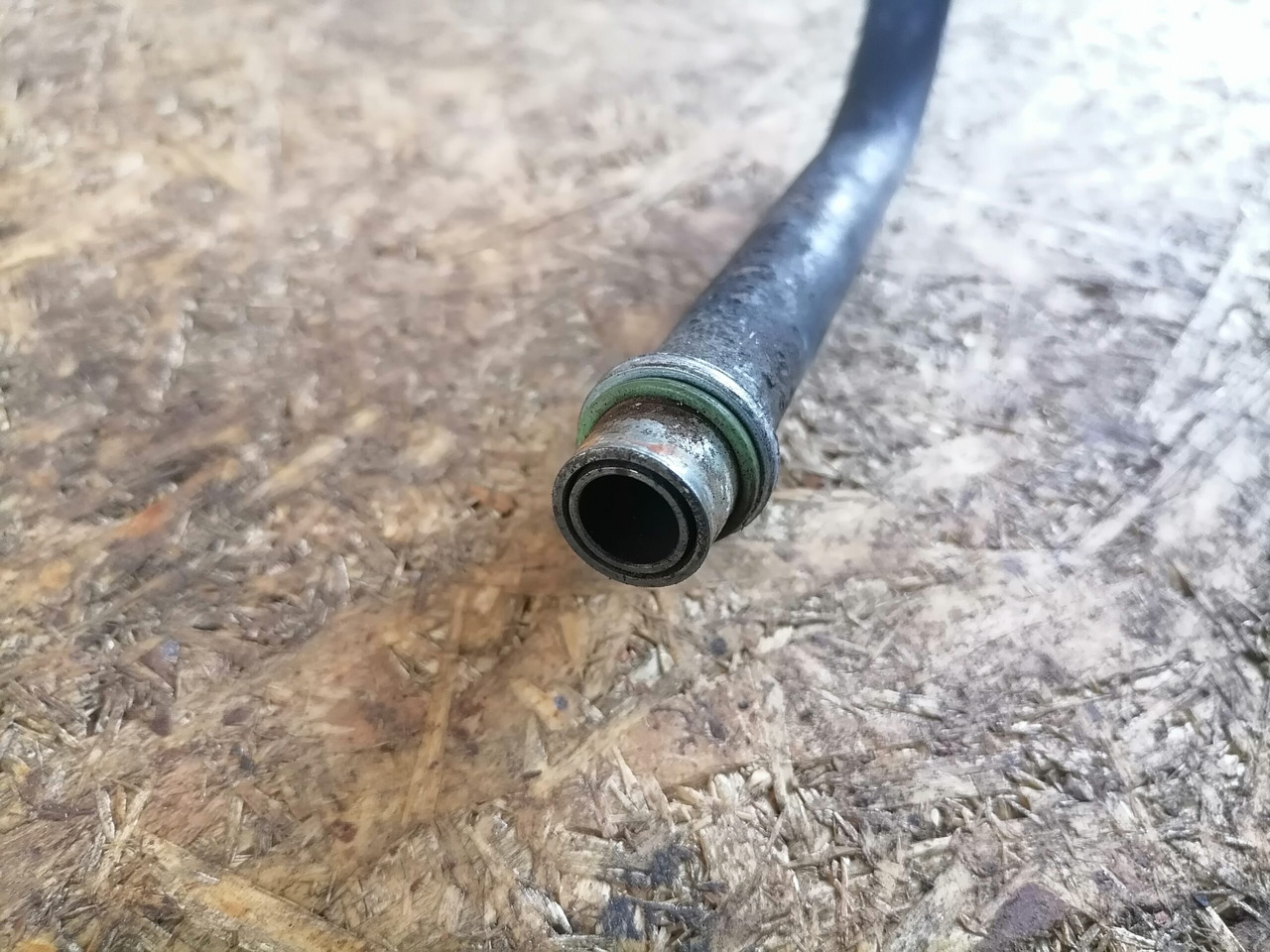 Scania Compressor air pipe 1863947 - Air brake compressor for Truck: picture 2 Scania Compressor air pipe 1863947 - Air brake compressor for Truck: picture 2