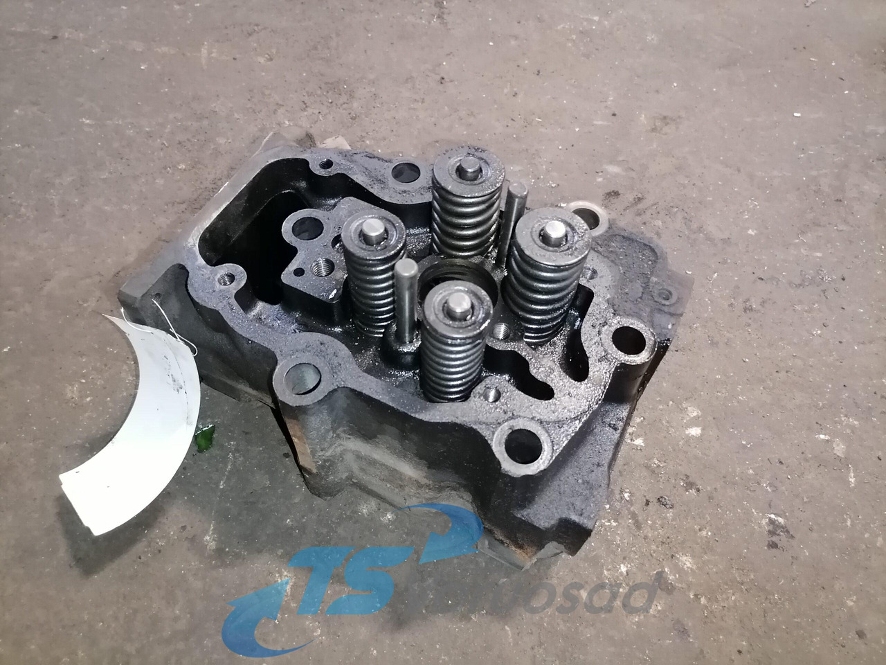 Scania Cylinder head, HPI 1522361 - Cylinder head for Truck: picture 1 Scania Cylinder head, HPI 1522361 - Cylinder head for Truck: picture 1