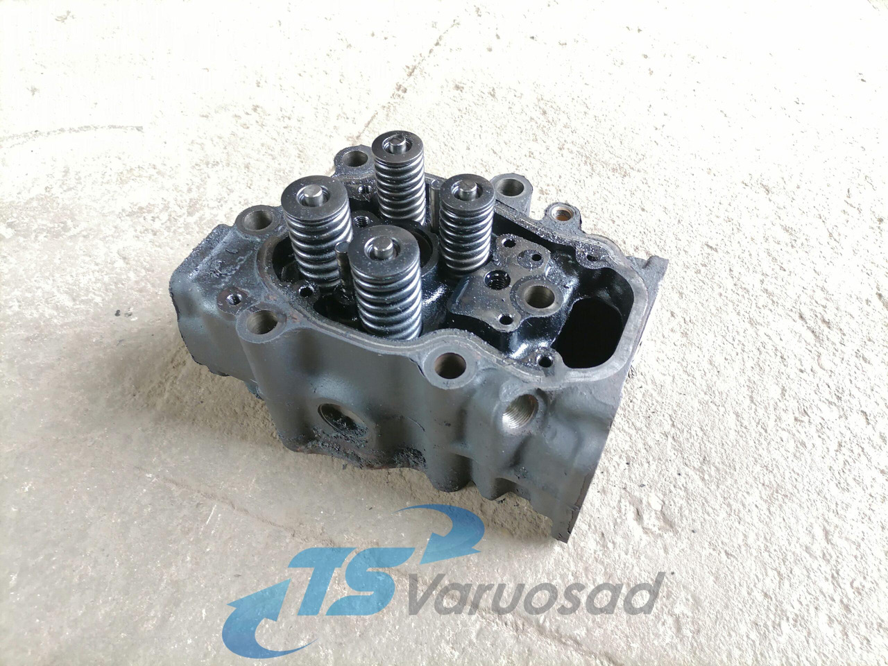 Scania Cylinder head, XPI 1921303 - Cylinder head for Truck: picture 1 Scania Cylinder head, XPI 1921303 - Cylinder head for Truck: picture 1