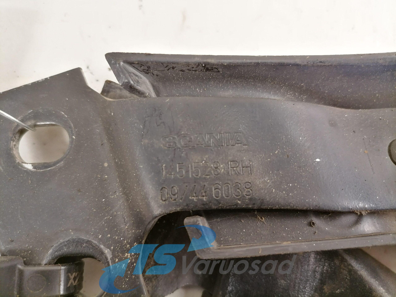 Scania Grille panel hinge 1451528 - Grill for Truck: picture 5 Scania Grille panel hinge 1451528 - Grill for Truck: picture 5