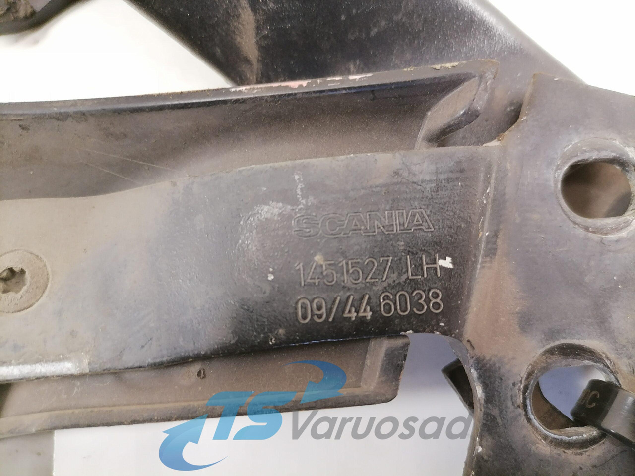 Scania Grille panel hinge 1451528 - Grill for Truck: picture 4 Scania Grille panel hinge 1451528 - Grill for Truck: picture 4