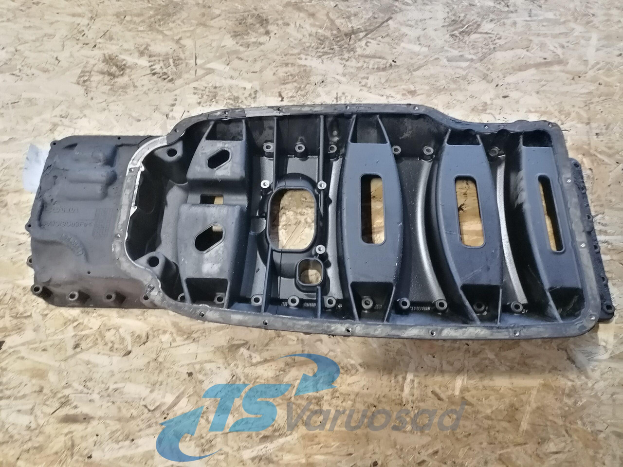 Scania Ladder frame 1762258 - Oil pan for Truck: picture 1 Scania Ladder frame 1762258 - Oil pan for Truck: picture 1