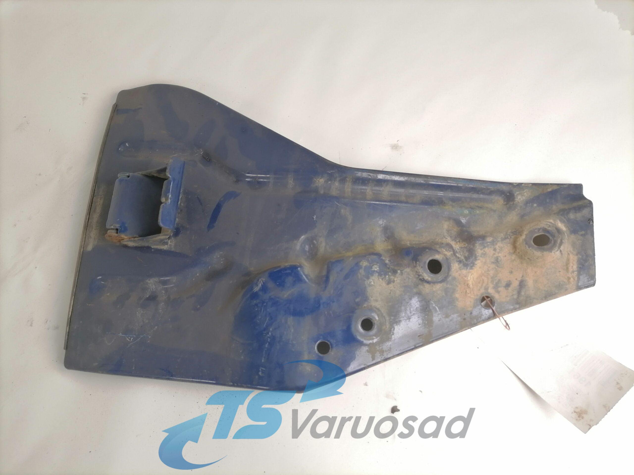Scania Mudguard bracket 1355075 - Universal part for Truck: picture 1 Scania Mudguard bracket 1355075 - Universal part for Truck: picture 1