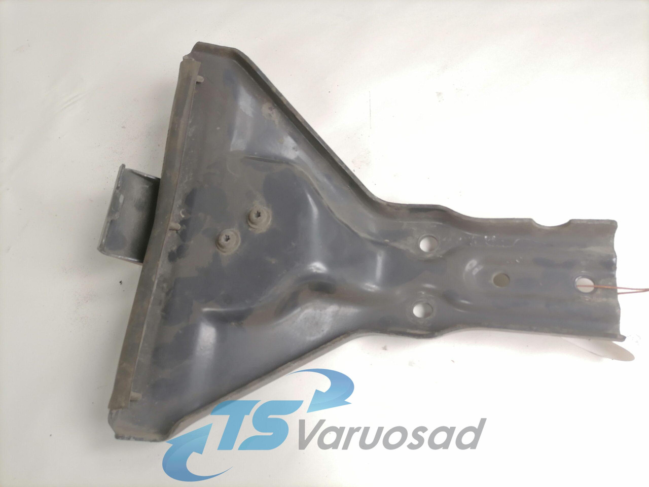 Scania Mudguard bracket 1377439 - Universal part for Truck: picture 3 Scania Mudguard bracket 1377439 - Universal part for Truck: picture 3